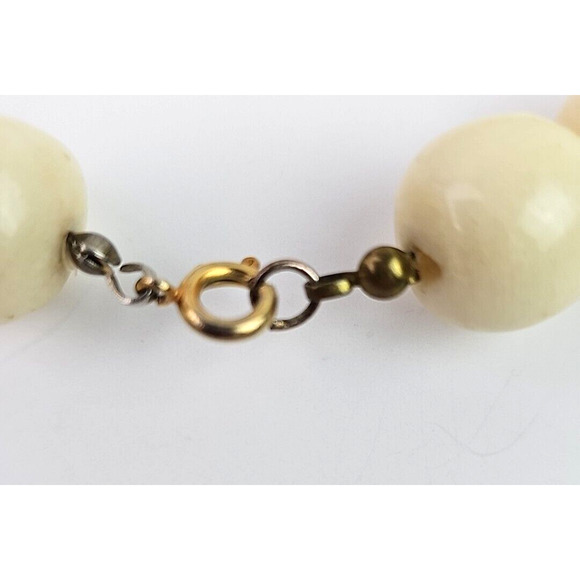 Chunky Necklace Cream Pastel Striped Resin Bead Round and Disk Vintage 80s - Picture 7 of 9